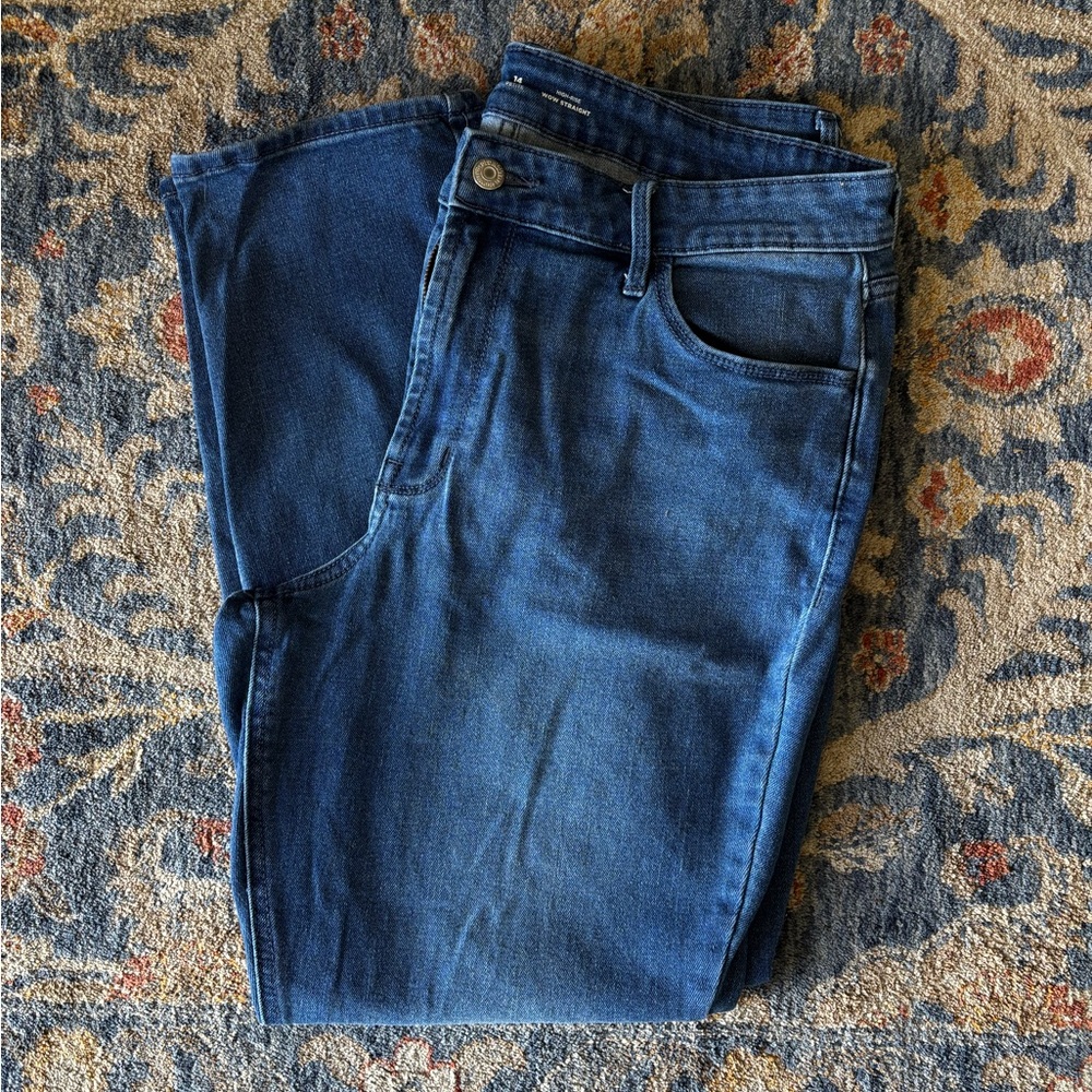 Old Navy Women’s 14P High Rise straight jeans.